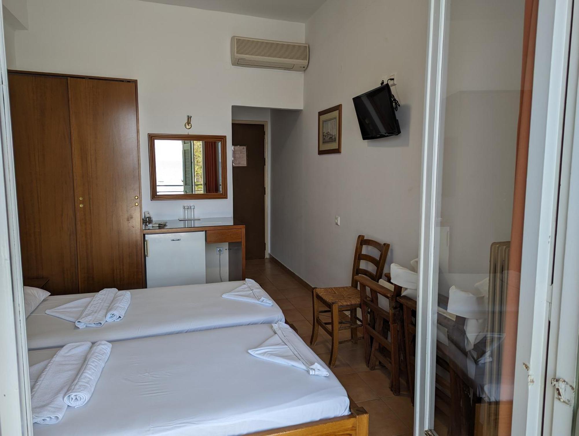 Helen'S Rooms Míloi Екстериор снимка