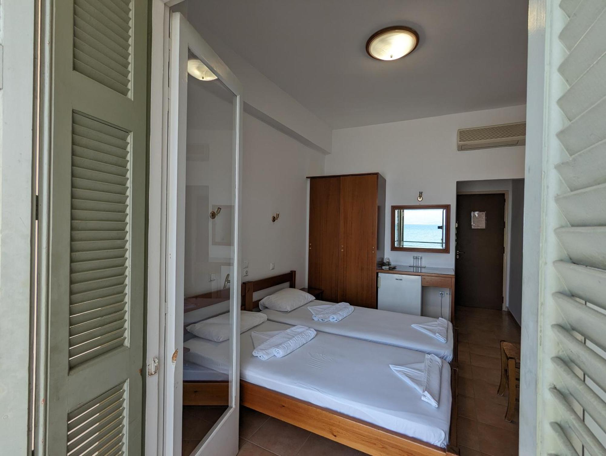 Helen'S Rooms Míloi Екстериор снимка